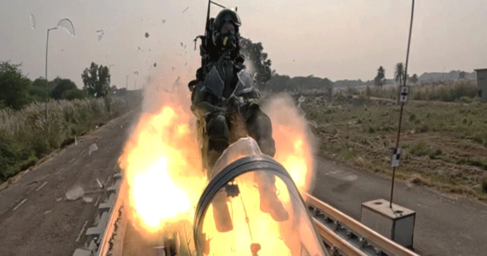 आत्मनिर्भर भारताची विमानछत विच्छेदन प्रणाली